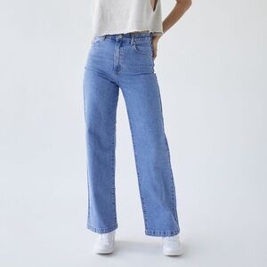 A Brand 94 High & Wide Jean Size 27 Medium Blue